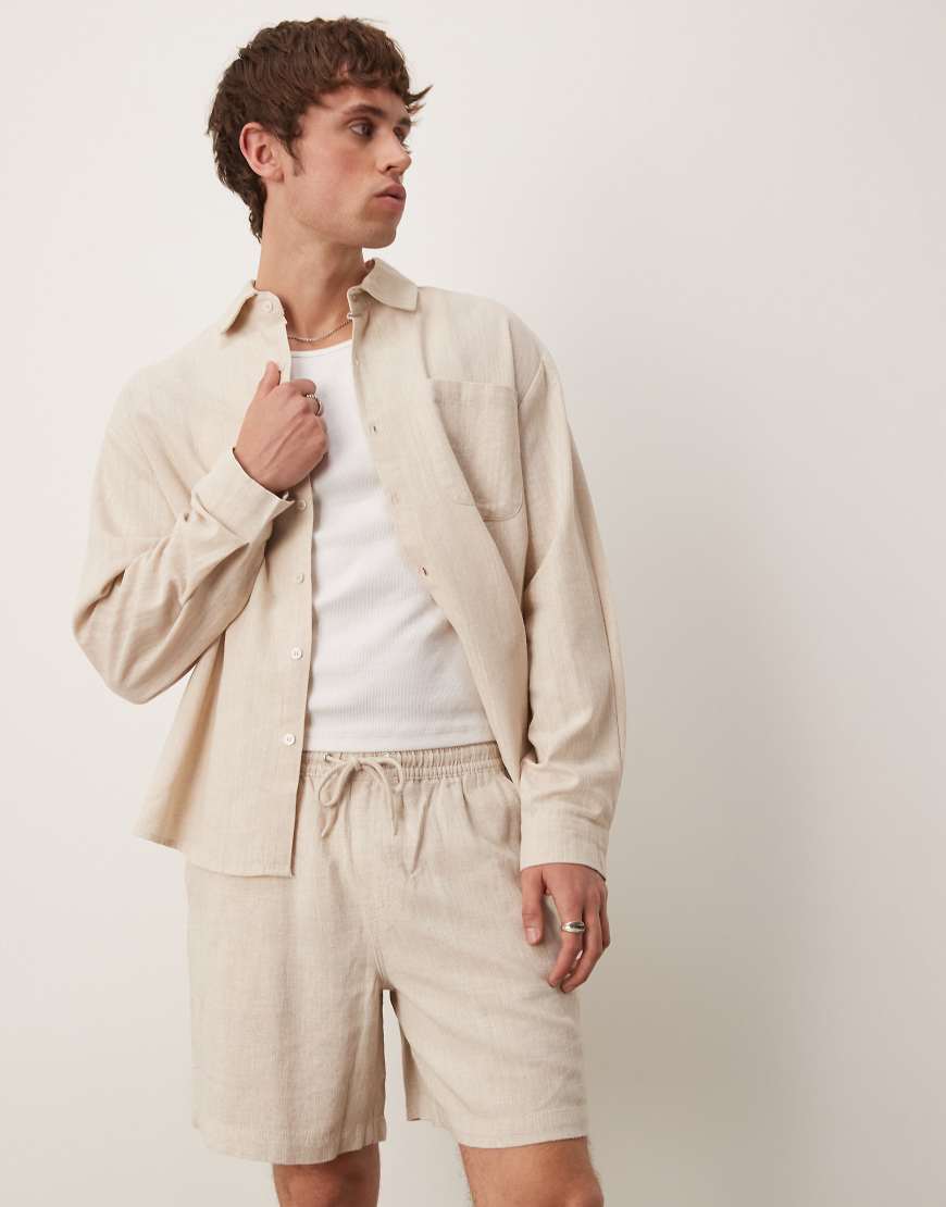 ASOS DESIGN - Weite Schlupfshorts in Steinbeige mit hohem Leinenanteil-Neutral von ASOS DESIGN