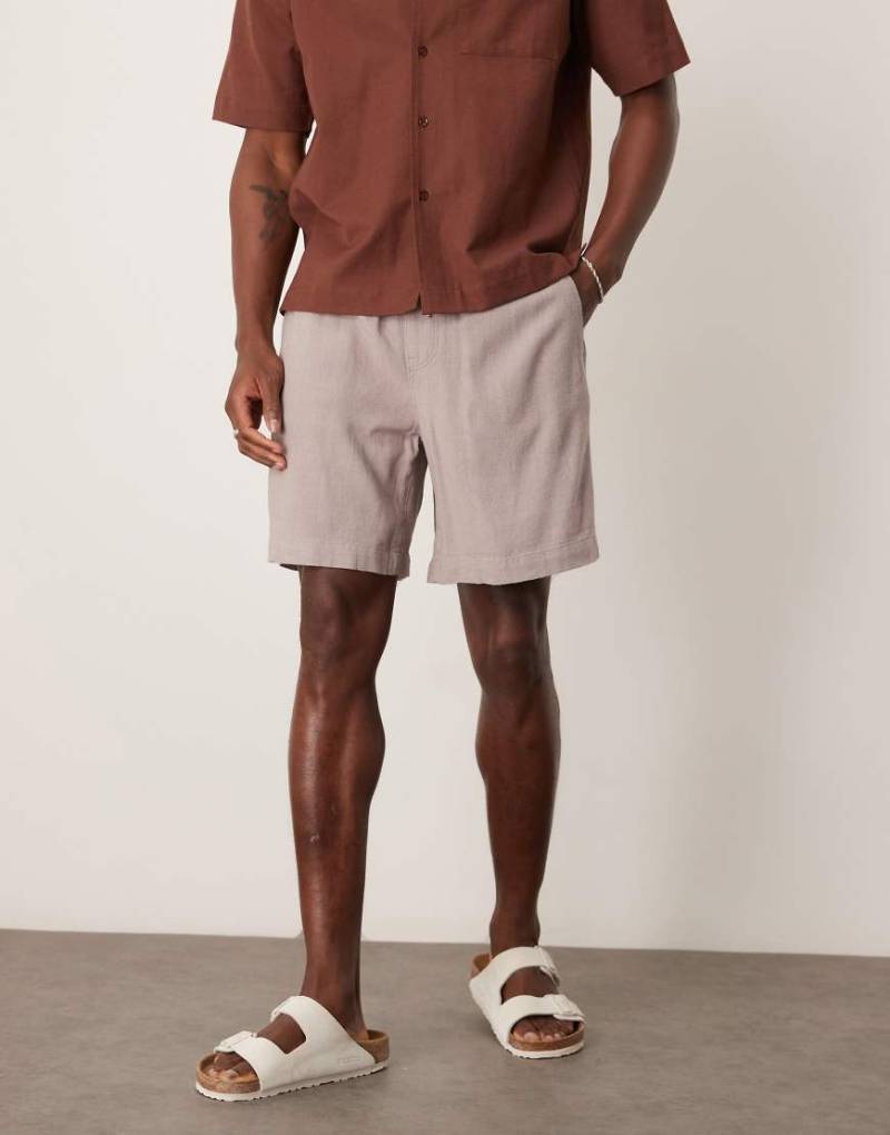 ASOS DESIGN - Weite Shorts zum Reinschlüpfen mit hohem Leinenanteil in Grau-Braun von ASOS DESIGN