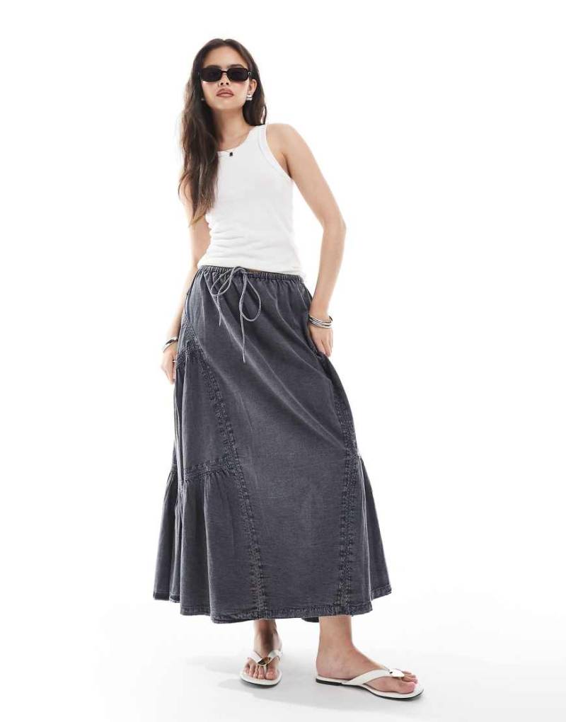 ASOS DESIGN - Weiter Midirock in verwaschenem Grau von ASOS DESIGN