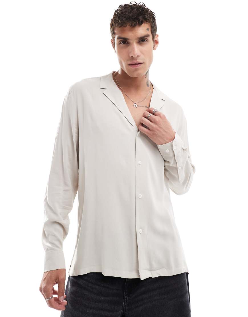 ASOS DESIGN - Weites Hemd aus Viskose in Stein mit tiefem Reverskragen-Neutral von ASOS DESIGN