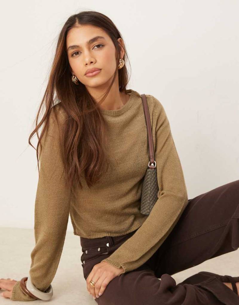 ASOS DESIGN - Weitmaschiger Strickpullover in Mokka mit Rundhalsausschnitt-Braun von ASOS DESIGN