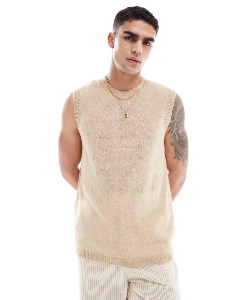 ASOS DESIGN - Weitmaschiges Relaxed Fit Trägertop in Steinbeige aus Strick-Neutral von ASOS DESIGN