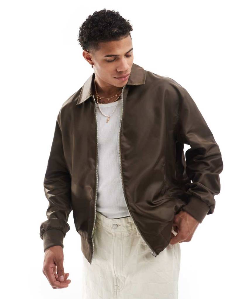 ASOS DESIGN - Wendbare Oversize-Bomberjacke in Braun-Grün von ASOS DESIGN