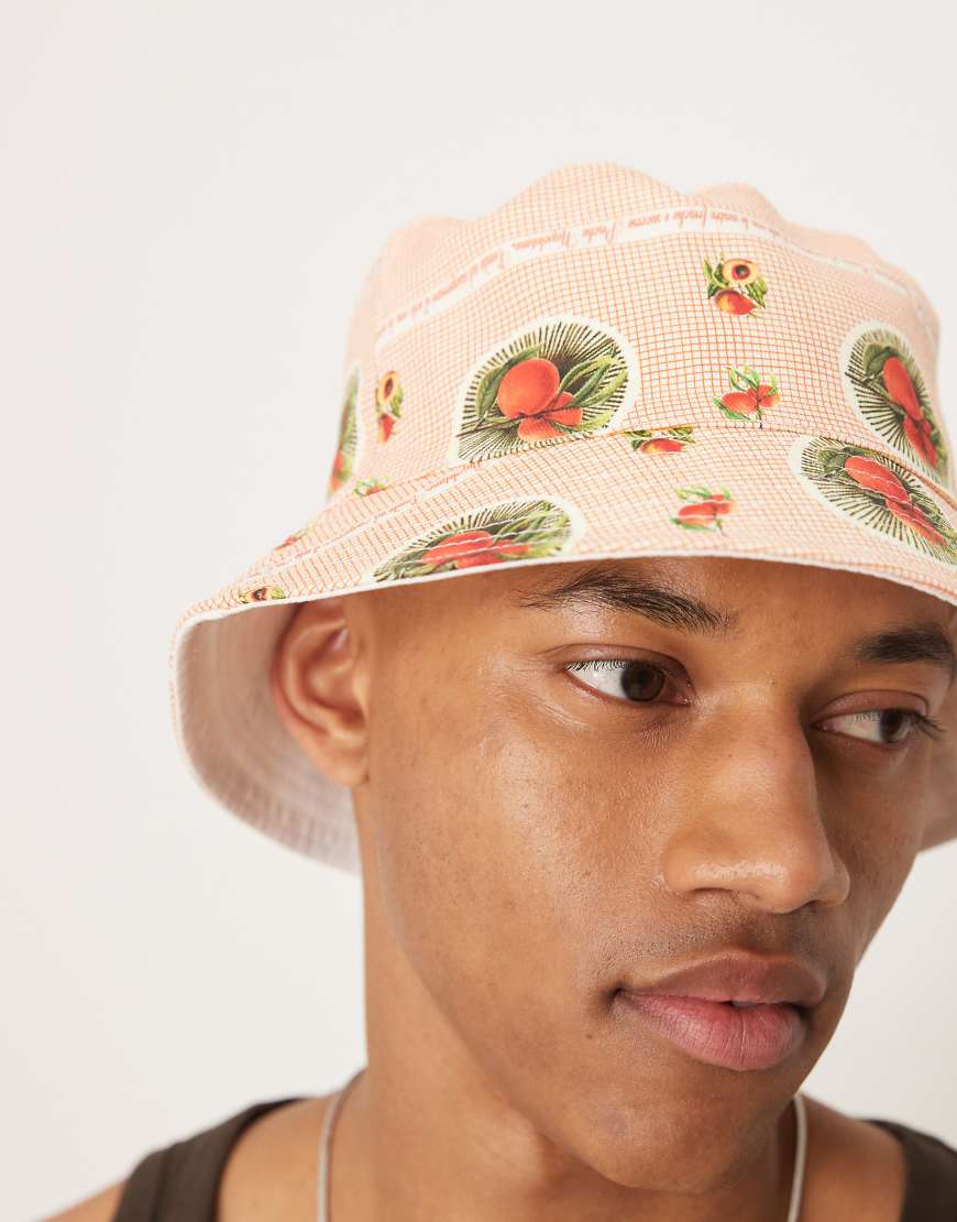 ASOS DESIGN - Wendbarer Anglerhut mit Vintage-Früchteprint-Bunt von ASOS DESIGN