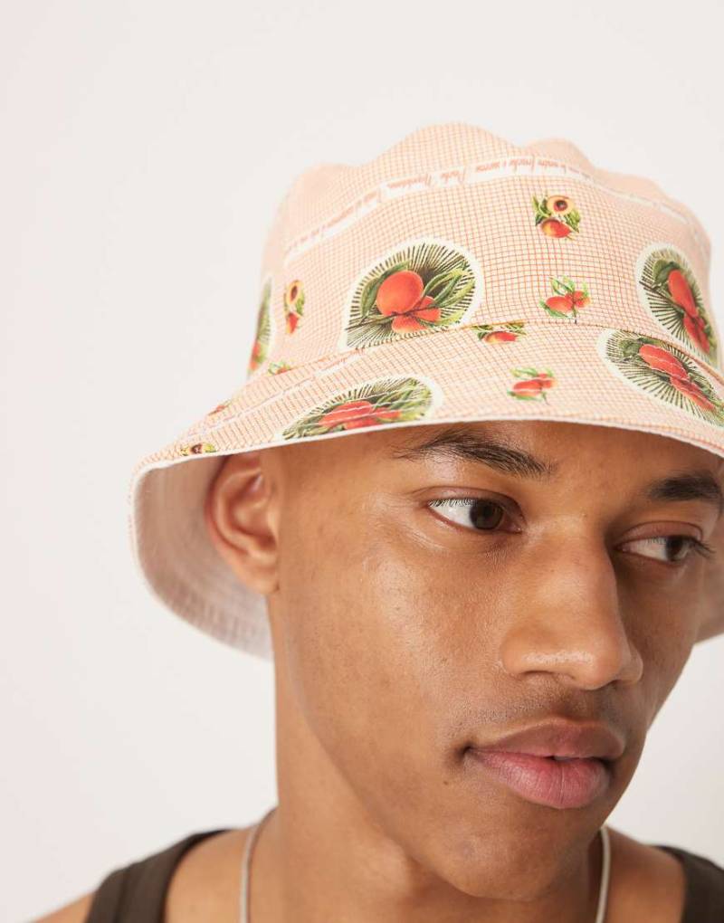 ASOS DESIGN - Wendbarer Anglerhut mit Vintage-Früchteprint-Bunt von ASOS DESIGN