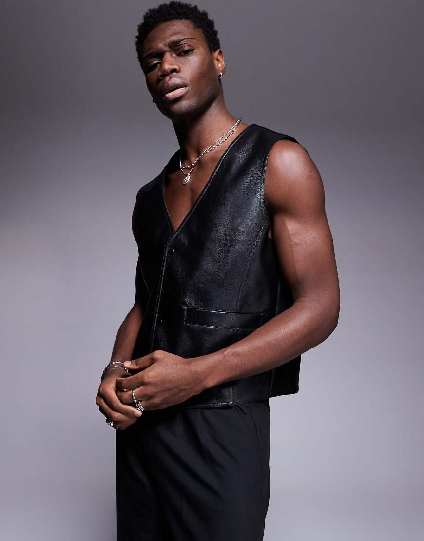 ASOS DESIGN - Weste aus Kunstleder in Schwarz von ASOS DESIGN