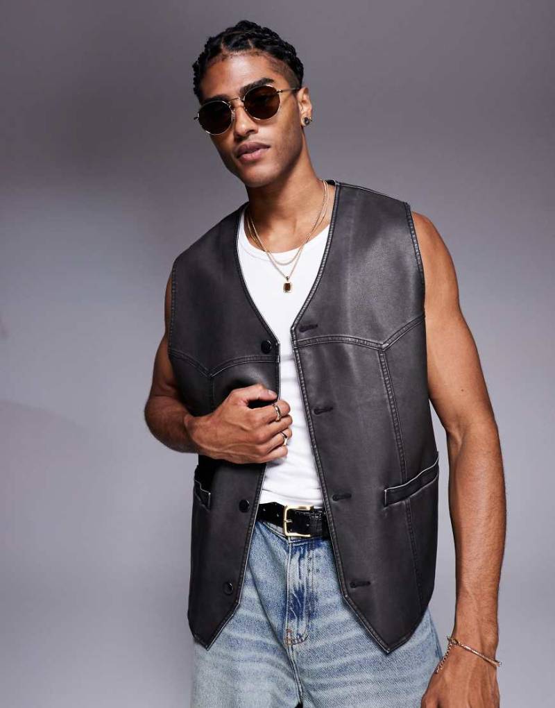 ASOS DESIGN - Weste aus Kunstleder in Schwarz von ASOS DESIGN