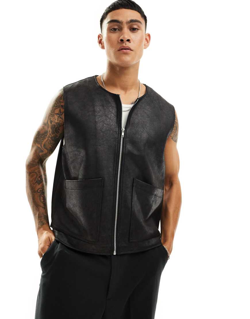 ASOS DESIGN - Weste aus Kunstleder in Schwarz von ASOS DESIGN