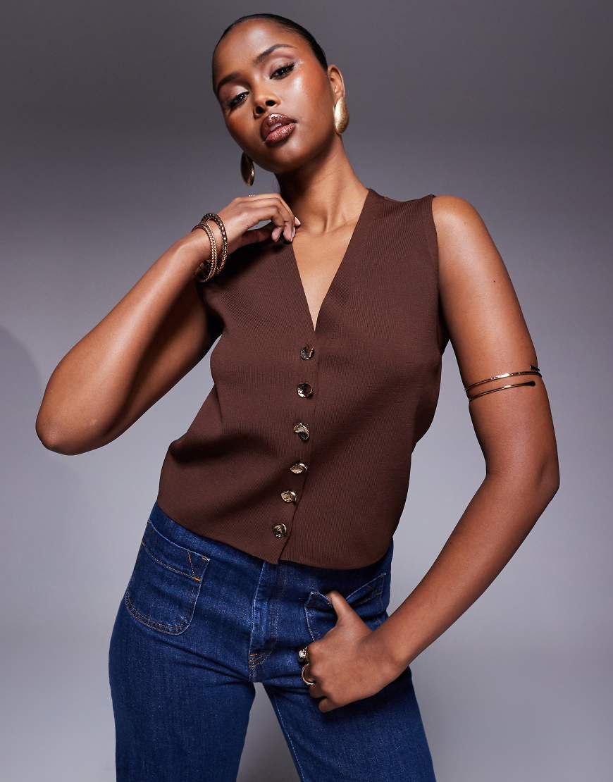 ASOS DESIGN - Weste aus kompaktem Strick in Braun mit Metallknöpfen ASOS DESIGN - Weste aus kompaktem Strick in Braun mit Metallknöpfen von ASOS DESIGN