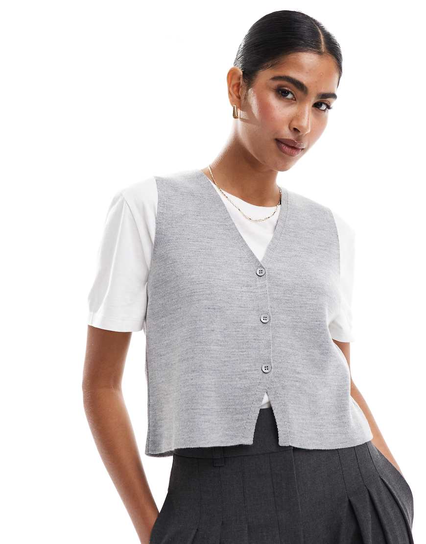 ASOS DESIGN - Weste aus kompaktem Strick in Grau mit V-Ausschnitt ASOS DESIGN - Weste aus kompaktem Strick in Grau mit V-Ausschnitt von ASOS DESIGN
