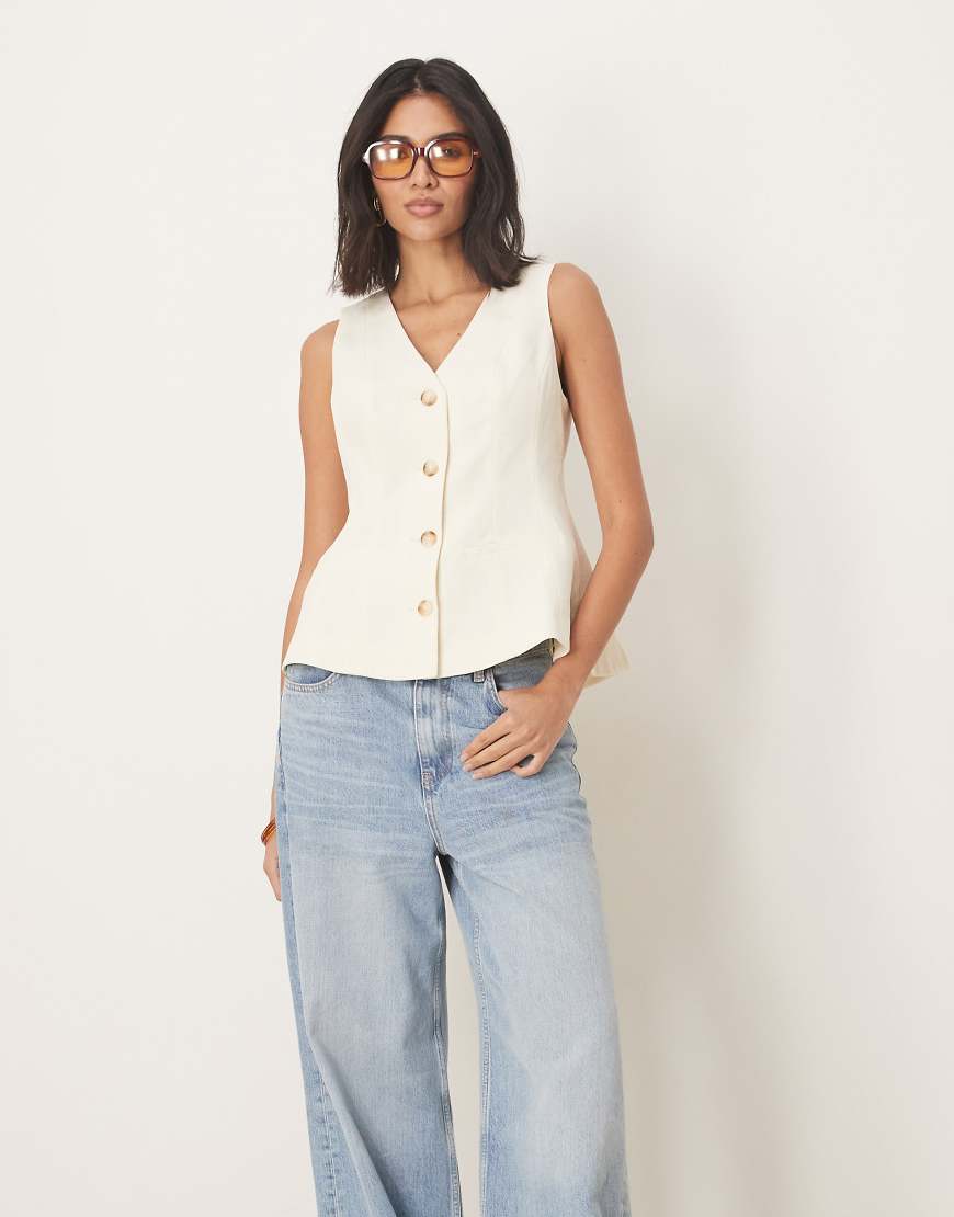 ASOS DESIGN - Weste in Buttermilchweiß mit Schößchen-Neutral ASOS DESIGN - Weste in Buttermilchweiß mit Schößchen-Neutral von ASOS DESIGN