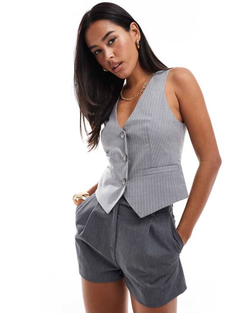 ASOS DESIGN - Weste in Grau mit Streifen von ASOS DESIGN