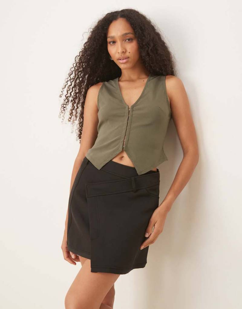 ASOS DESIGN - Weste aus Bengaline in Grün mit Korsettdetail von ASOS DESIGN