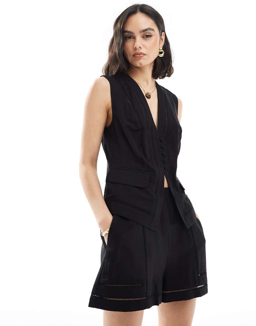ASOS DESIGN - Weste in Schwarz mit Besatz in Laufmaschenoptik, Kombiteil ASOS DESIGN - Weste in Schwarz mit Besatz in Laufmaschenoptik, Kombiteil von ASOS DESIGN