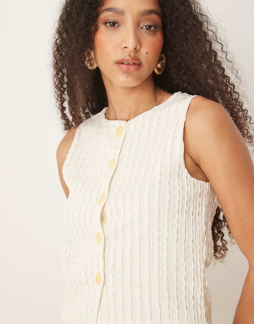 ASOS DESIGN - Strukturiertes, halbtransparentes Westen-Oberteil in Creme, Kombiteil-Neutral ASOS DESIGN - Strukturiertes, halbtransparentes Westen-Oberteil in Creme, Kombiteil-Neutral von ASOS DESIGN