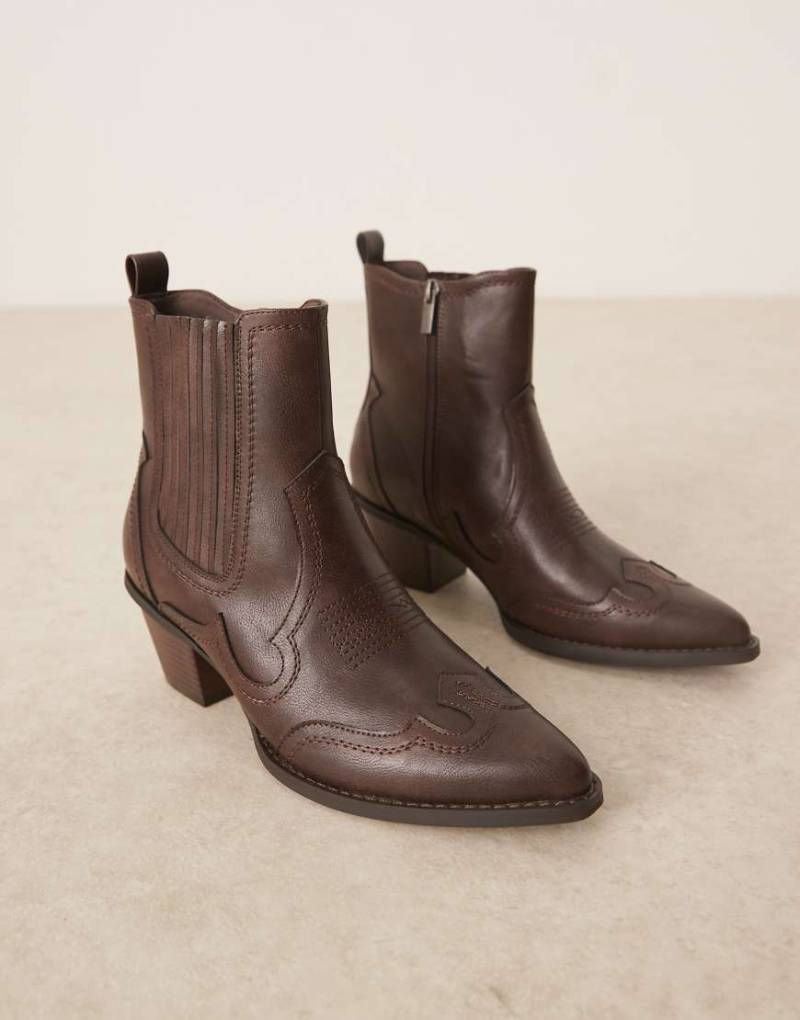 ASOS DESIGN - Western-Chelsea-Boots in Braun mit Absatz im Kuba-Stil-Brown von ASOS DESIGN