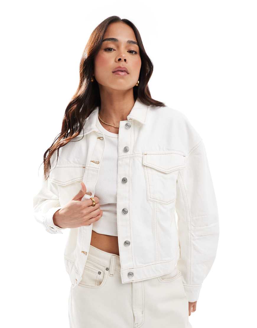 ASOS DESIGN - Western-Jeansjacke in Ecru mit Cocoon-Ärmeln-Weiß von ASOS DESIGN