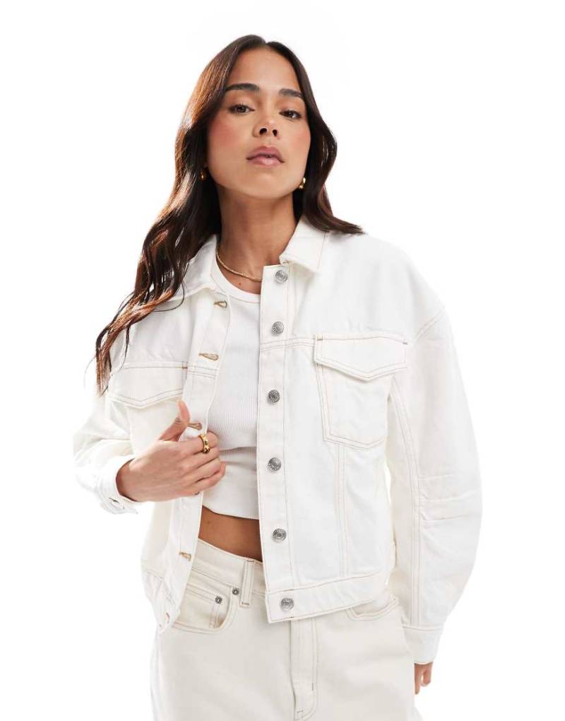 ASOS DESIGN - Western-Jeansjacke in Ecru mit Cocoon-Ärmeln-Weiß von ASOS DESIGN