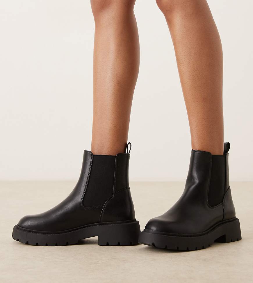 ASOS DESIGN Wide Fit - Alford - Flache Chelsea-Stiefel in Schwarz mit dicker Sohle, weite Passform von ASOS DESIGN