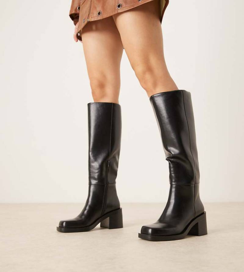 ASOS DESIGN Wide Fit - Campbell - Kniehohe Stiefel in Schwarz mit dicker Sohle und Absatz, weite Passform von ASOS DESIGN