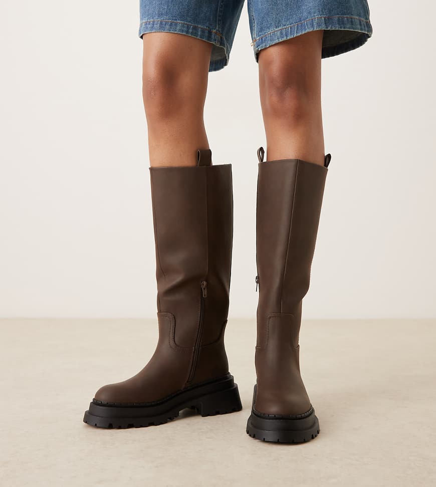 ASOS DESIGN Wide Fit - Cecilia - Flache, kniehohe Stiefel in Schokobraun mit dicker Sohle, weite Passform-Brown von ASOS DESIGN