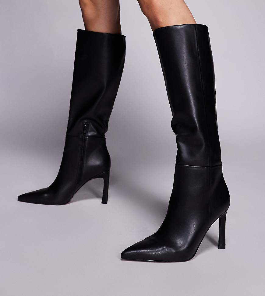 ASOS DESIGN Wide Fit - Charmed - Kniehohe Stiefel in Schwarz mit Absatz, weite Passform von ASOS DESIGN Wide Fit