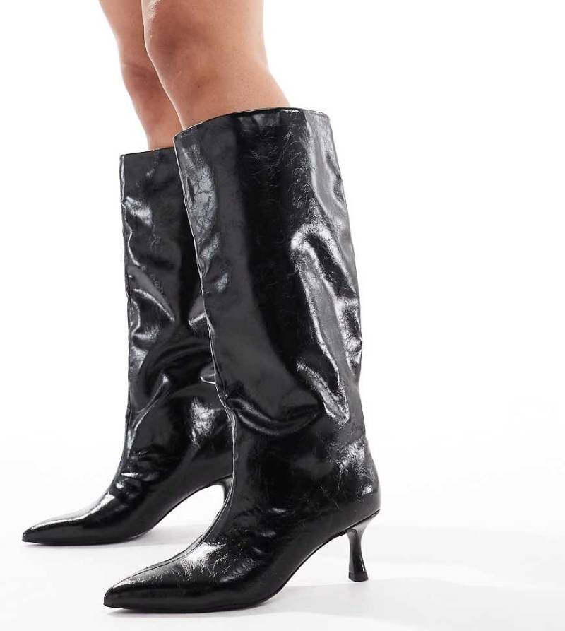 ASOS DESIGN Wide Fit - Crimson - Schwarze, kniehohe Stiefel aus Strickmaterial zum Hineinschlüpfen mit Kitten-Heel- Absatz von ASOS DESIGN Wide Fit