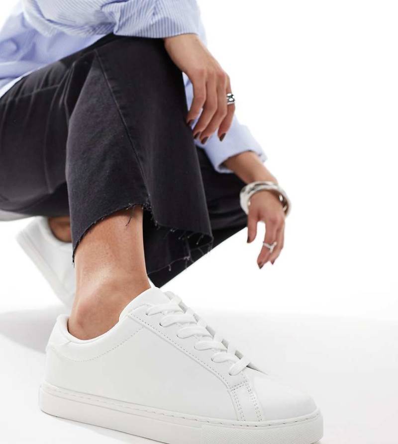 ASOS DESIGN Wide Fit - Drama - Sneaker mit weiter Passform in Weiß von ASOS DESIGN Wide Fit