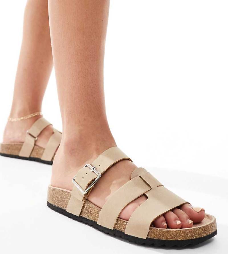 ASOS DESIGN - Wide Fit - Field - Flache Mules in Beige-Neutral von ASOS DESIGN Wide Fit