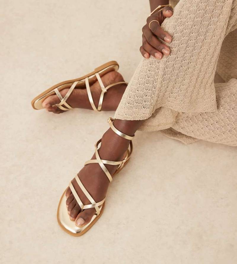 ASOS DESIGN Wide Fit - Fierce - Riemchen-Sandalen in Gold-Goldfarben von ASOS DESIGN Wide Fit