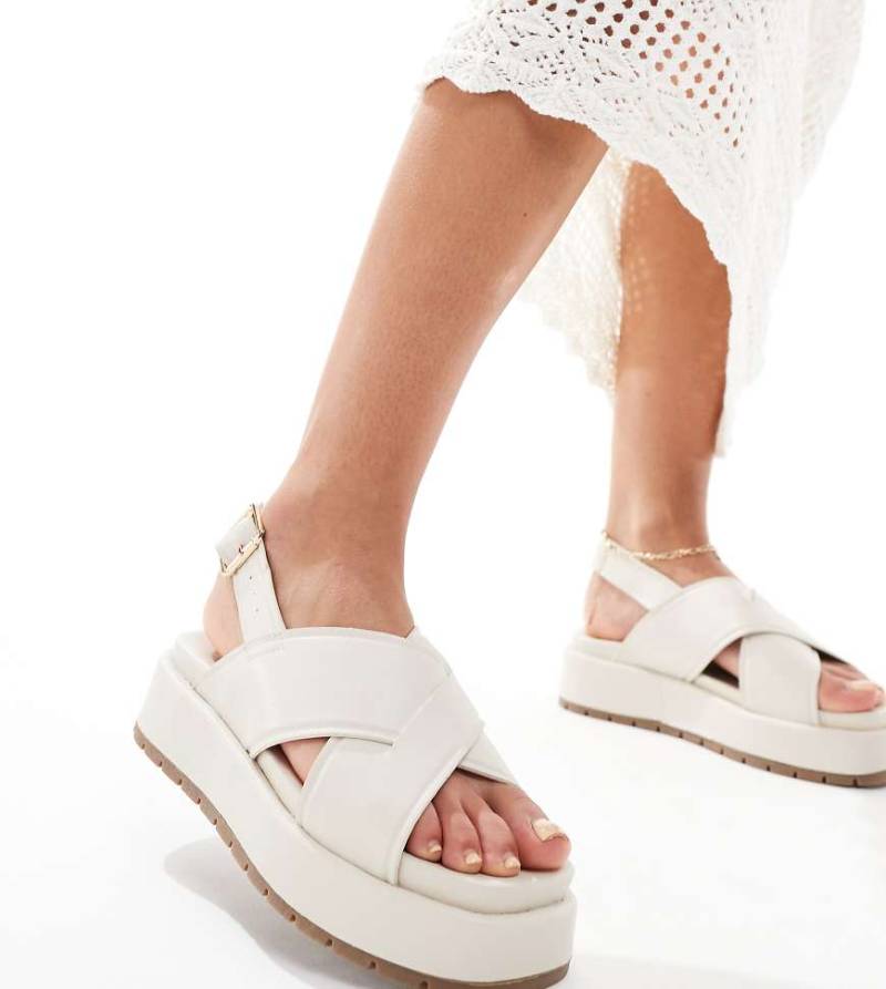 ASOS DESIGN Wide Fit - Frosty - Zweiteilige Sandalen in Wollweiß mit dicker Sohle-Neutral von ASOS DESIGN Wide Fit