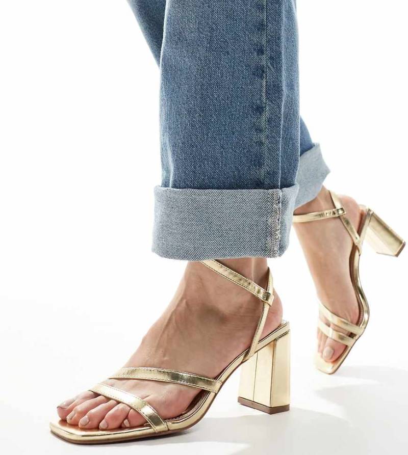 ASOS DESIGN - Wide Fit - Hampstead - Sandalen in Gold mit mittelhohem Absatz-Goldfarben von ASOS DESIGN Wide Fit