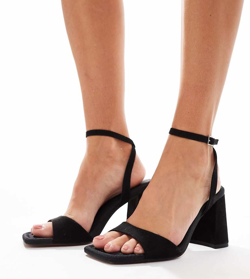 ASOS DESIGN - Wide Fit - Hotel - Filigrane Sandalen mit Blockabsatz in Schwarz ASOS DESIGN - Wide Fit - Hotel - Filigrane Sandalen mit Blockabsatz in Schwarz von ASOS DESIGN Wide Fit