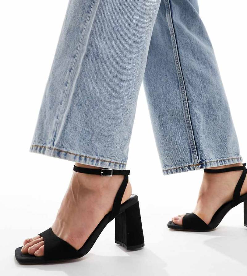 ASOS DESIGN - Wide Fit - Hotel - Filigrane Sandalen mit Blockabsatz in Schwarz von ASOS DESIGN Wide Fit