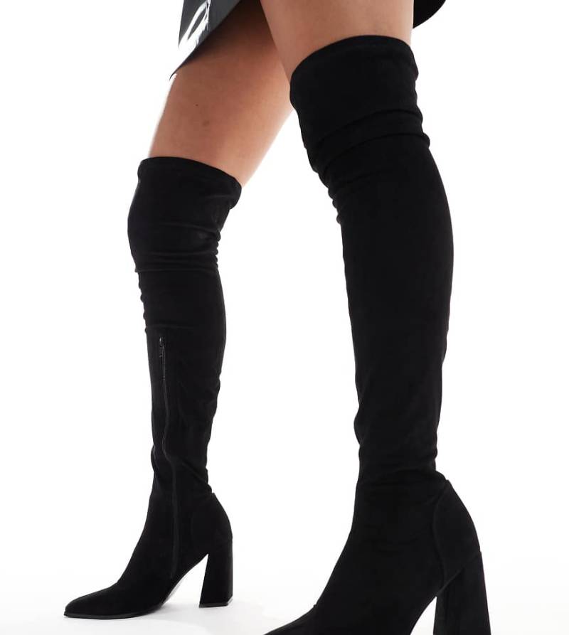 ASOS DESIGN - Wide Fit - Keely - Overknee-Stiefel aus Wildlederimitat in Schwarz mit Blockabsatz von ASOS DESIGN Wide Fit