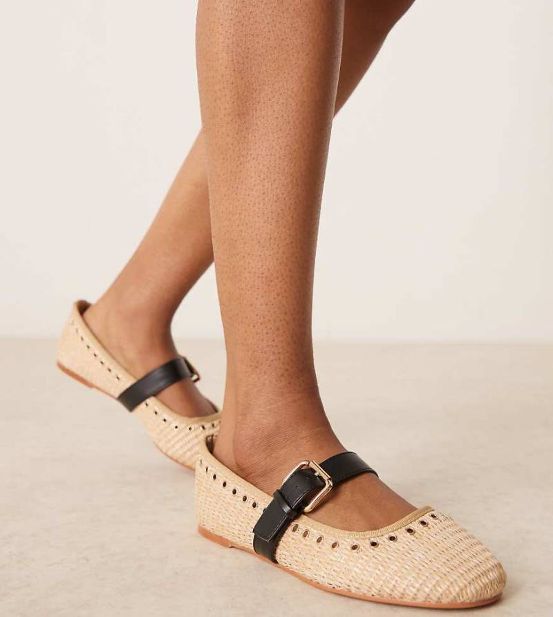 ASOS DESIGN Wide Fit - Larson - Gewebte Mary-Jane-Ballerinas in Natur mit Ösendetails, weite Passform-Neutral von ASOS DESIGN Wide Fit
