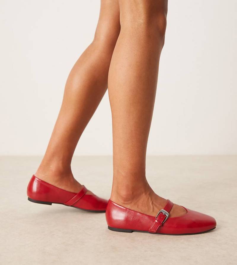 ASOS DESIGN Wide Fit - Leah - Mary-Jane-Ballerinas in Kirschrot, weite Passform von ASOS DESIGN
