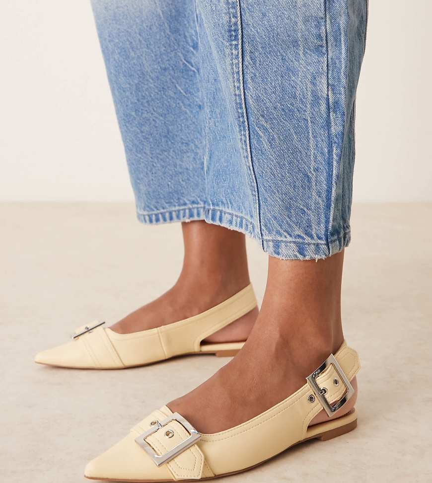 ASOS DESIGN Wide Fit - Legion - Ballerinas in Gelb mit Schnalle, weite Passform ASOS DESIGN Wide Fit - Legion - Ballerinas in Gelb mit Schnalle, weite Passform von ASOS DESIGN Wide Fit