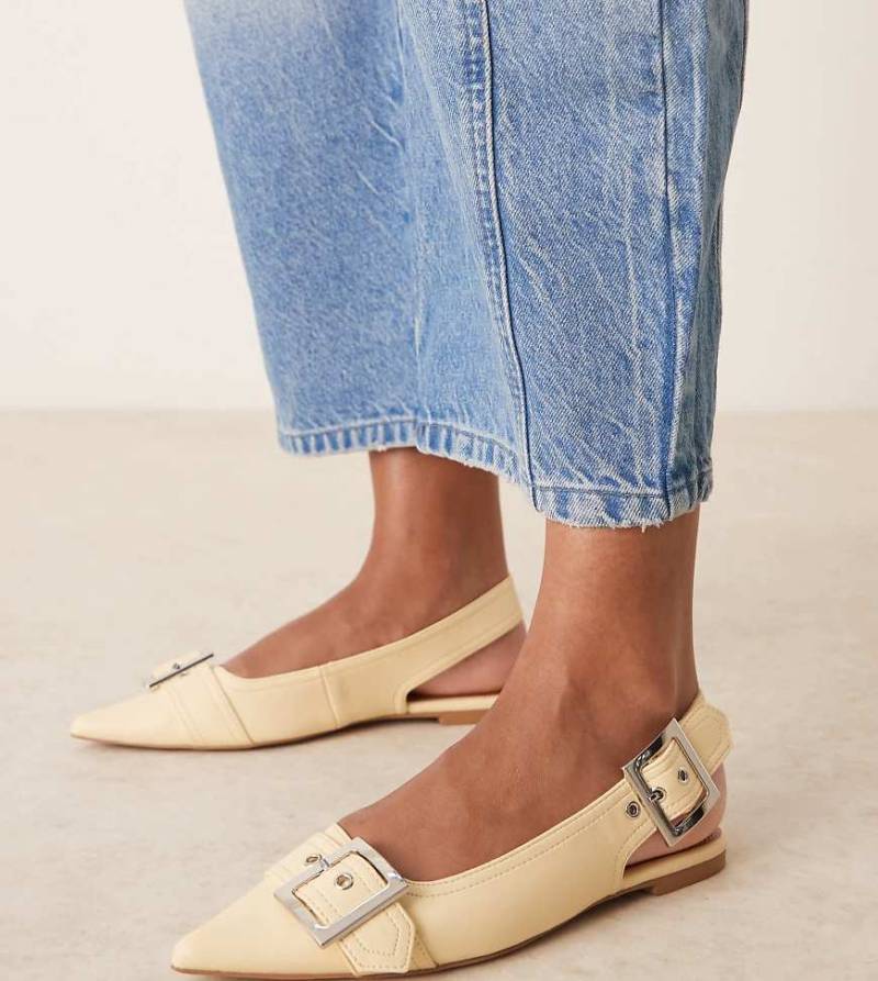 ASOS DESIGN Wide Fit - Legion - Ballerinas in Gelb mit Schnalle, weite Passform von ASOS DESIGN Wide Fit