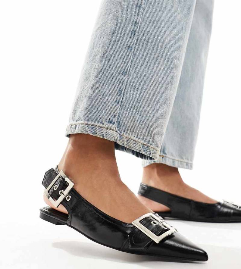 ASOS DESIGN Wide Fit - Legion - Ballerinas in Schwarz mit Schnalle, weite Passform von ASOS DESIGN Wide Fit