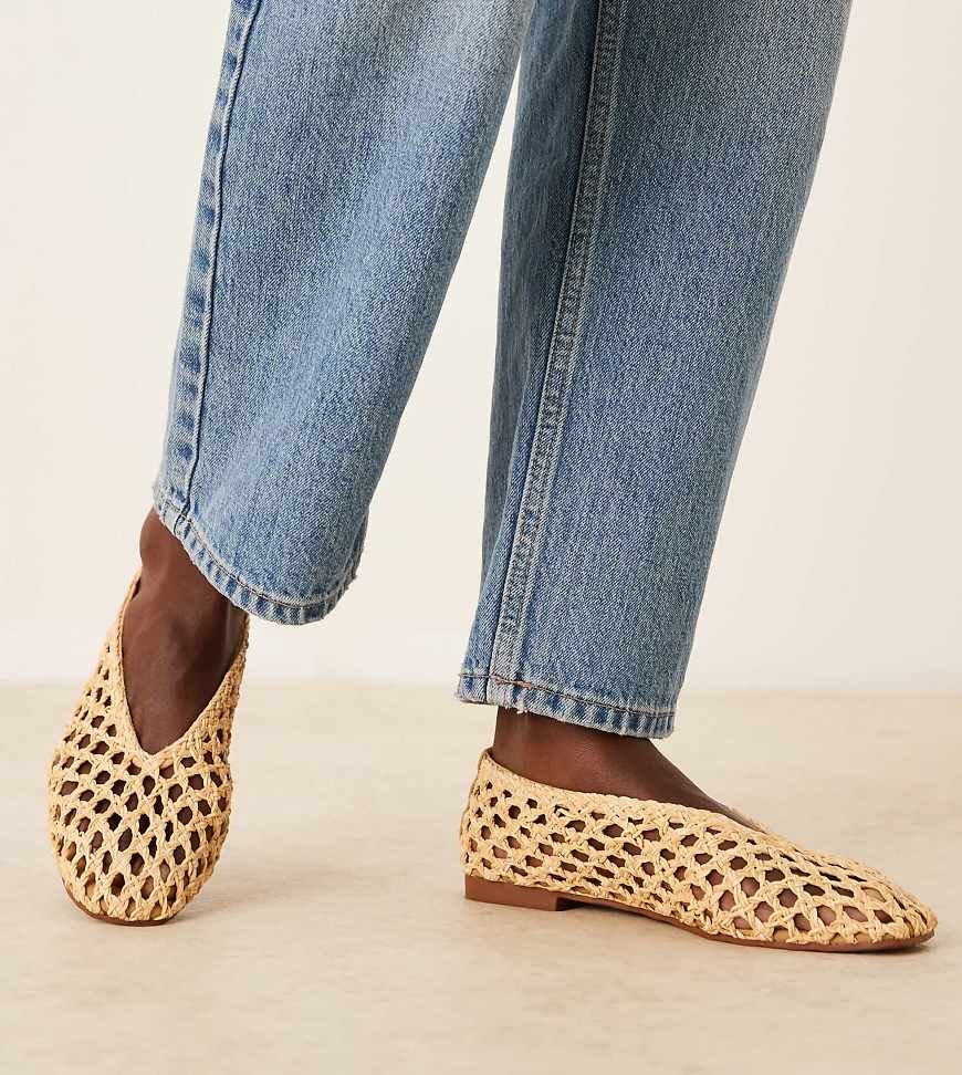 ASOS DESIGN Wide Fit - Linus - Schlichte Ballerinas im naturfarbenen Webdesign, weite Passform-Neutral von ASOS DESIGN