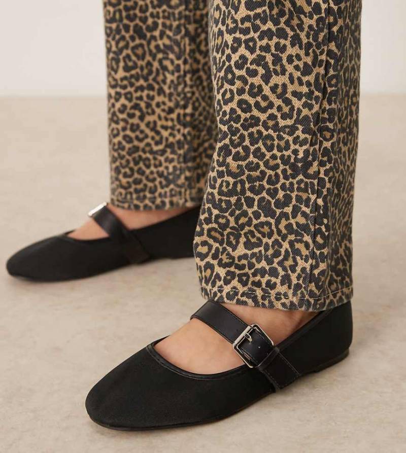 ASOS DESIGN Wide Fit - Lou - Mary-Jane-Ballerinas in Schwarz, in weiter Passform von ASOS DESIGN Wide Fit