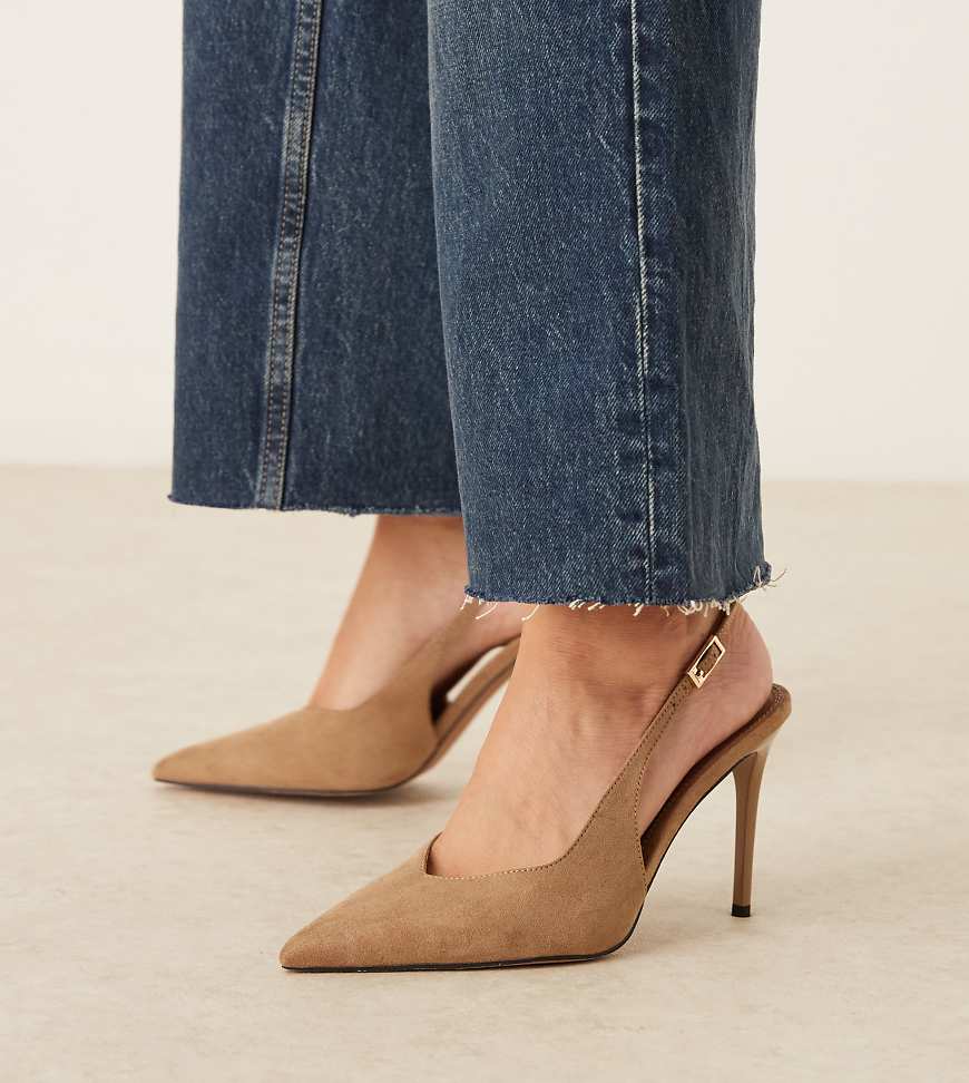 ASOS DESIGN Wide Fit - Phoenix - High Heels aus Wildlederimitat in Taupe mit Fersenriemen-Neutral von ASOS DESIGN