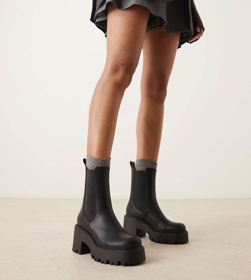 ASOS DESIGN Wide Fit - Rae - Chelsea-Stiefel in Schwarz mit Absatz und dicker Sohle, weite Passform von ASOS DESIGN Wide Fit