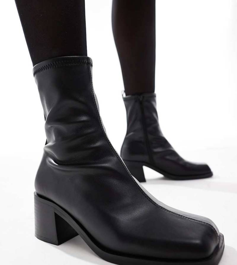 ASOS DESIGN Wide Fit - Ranger - Elegante Stiefel in Schwarz mit mittelhohem Absatz, weite Passform von ASOS DESIGN Wide Fit
