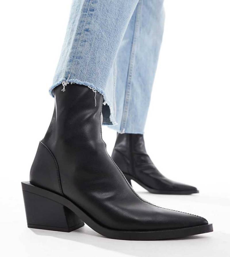 ASOS DESIGN Wide Fit - Refresh - Sockenstiefel in Schwarz im Westernstil, weite Passform von ASOS DESIGN Wide Fit