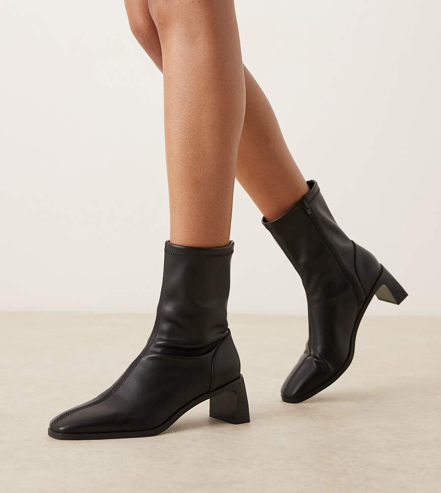 ASOS DESIGN Wide Fit - Rush - Stiefeletten in Schwarz mit versetztem Absatz, weite Passform von ASOS DESIGN