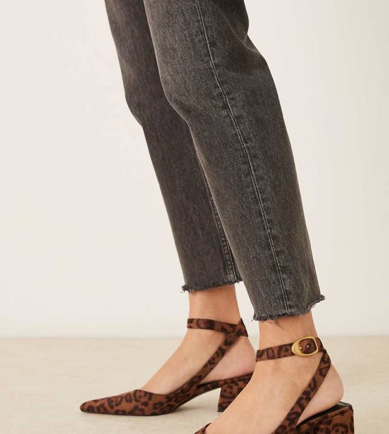 ASOS DESIGN Wide Fit - Sienna - Schuhe aus Wildlederimitat mit mittelhohem Blockabsatz und Leopardenmuster, weite Passform-Bunt von Asos Design Wide Fit