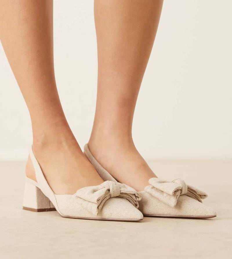 ASOS DESIGN Wide Fit - Symphony - Schuhe in Natur mit Schleife, Fersenriemen und mittelhohem Blockabsatz-Neutral von ASOS DESIGN Wide Fit