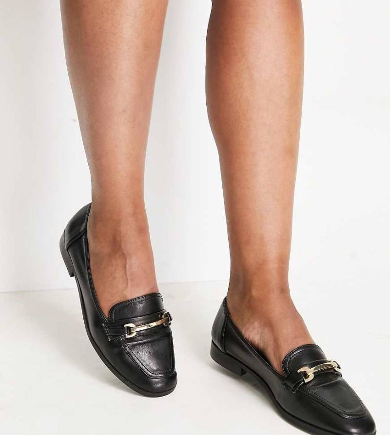 ASOS DESIGN Wide Fit - Verity - Flache Loafer in Schwarz mit Metallverzierung von ASOS DESIGN Wide Fit